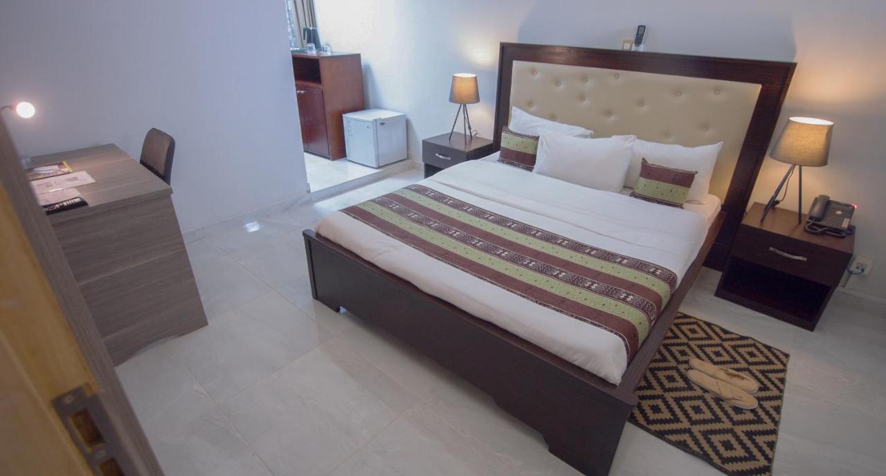 Hotel La Rose Blanche อาบีจาน ภายนอก รูปภาพ