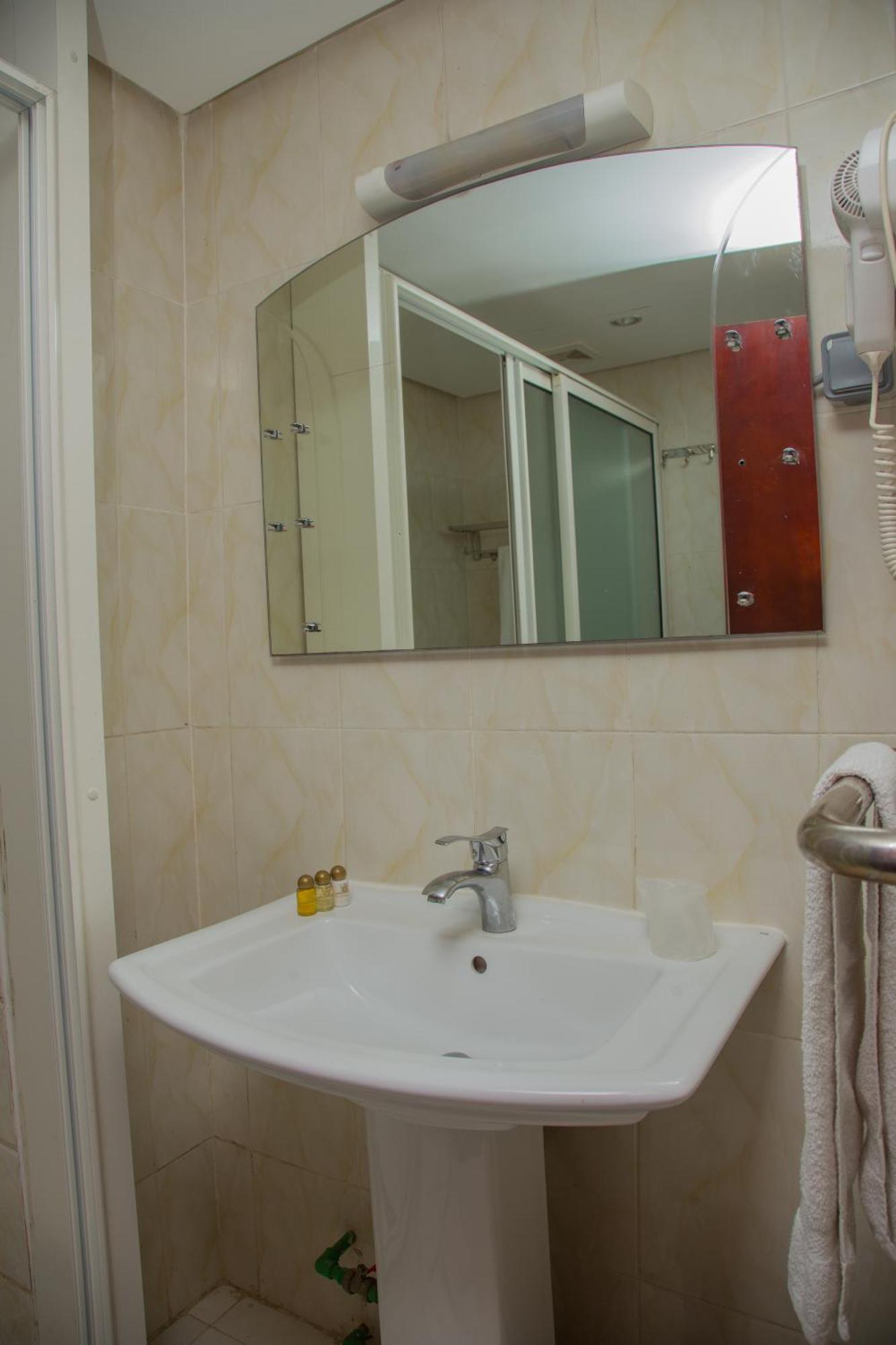 Hotel La Rose Blanche อาบีจาน ภายนอก รูปภาพ