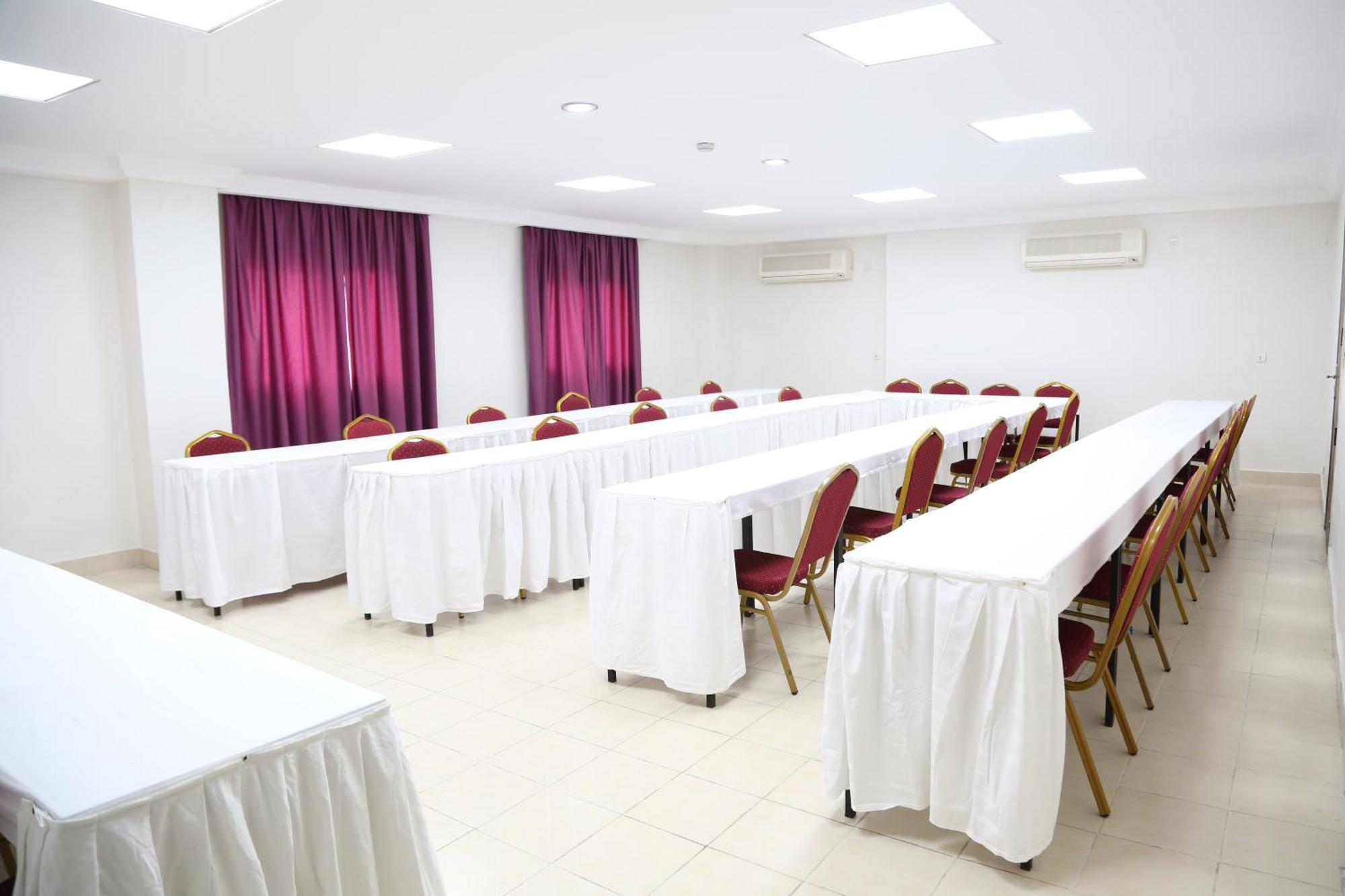 Hotel La Rose Blanche อาบีจาน ภายนอก รูปภาพ