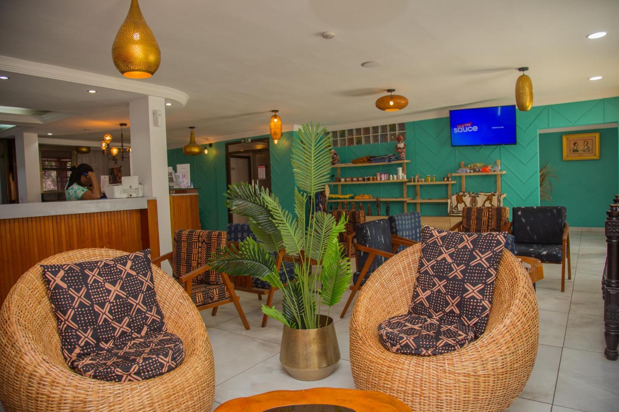 Hotel La Rose Blanche อาบีจาน ภายนอก รูปภาพ