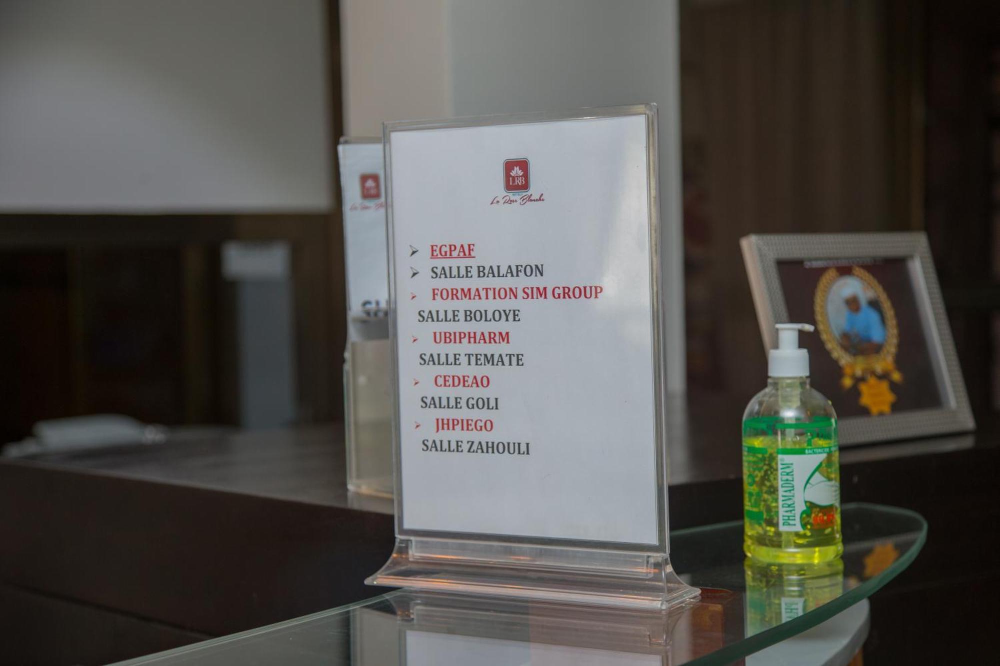 Hotel La Rose Blanche อาบีจาน ภายนอก รูปภาพ