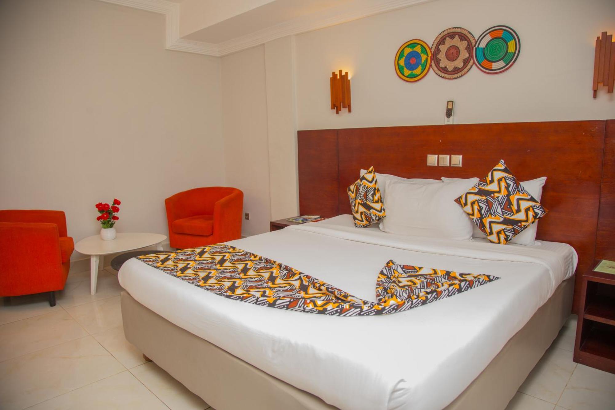 Hotel La Rose Blanche อาบีจาน ภายนอก รูปภาพ